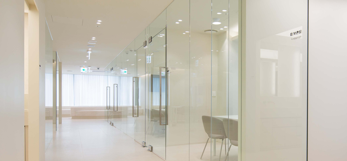 YOU&I Myeongdong branch reception and waiting space