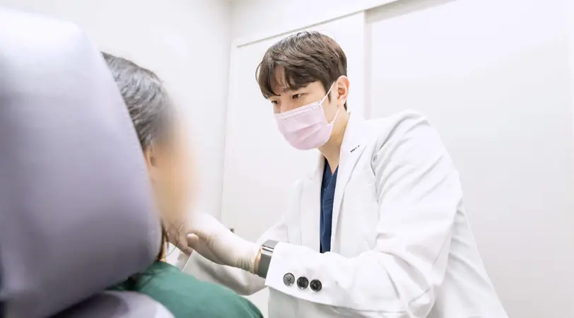 유앤아이의원 마곡점 의료진의 주름 깊이 및 표정 움직임 정밀 분석 진료