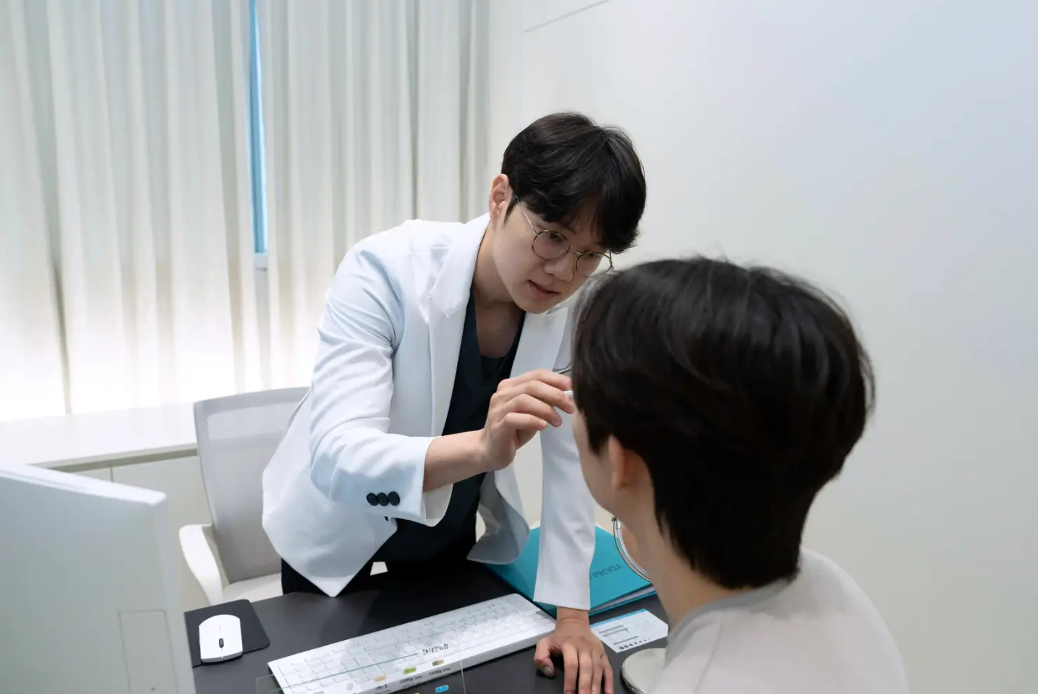 여드름흉터 레이저 시술 후 나타날 수 있는 부작용은?