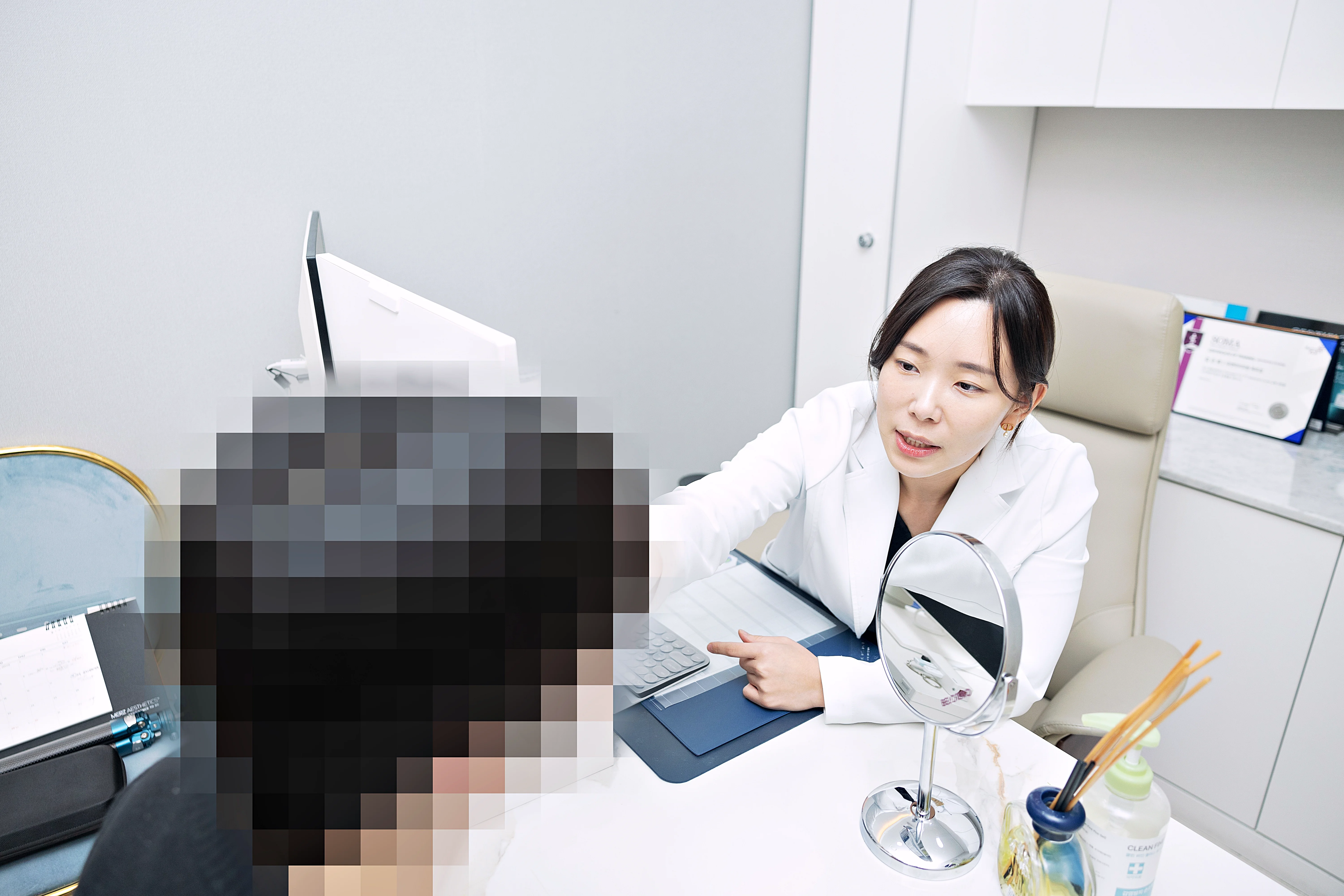 유앤아이의원 목포점 김근효 대표원장의 유지인대 필러 상담